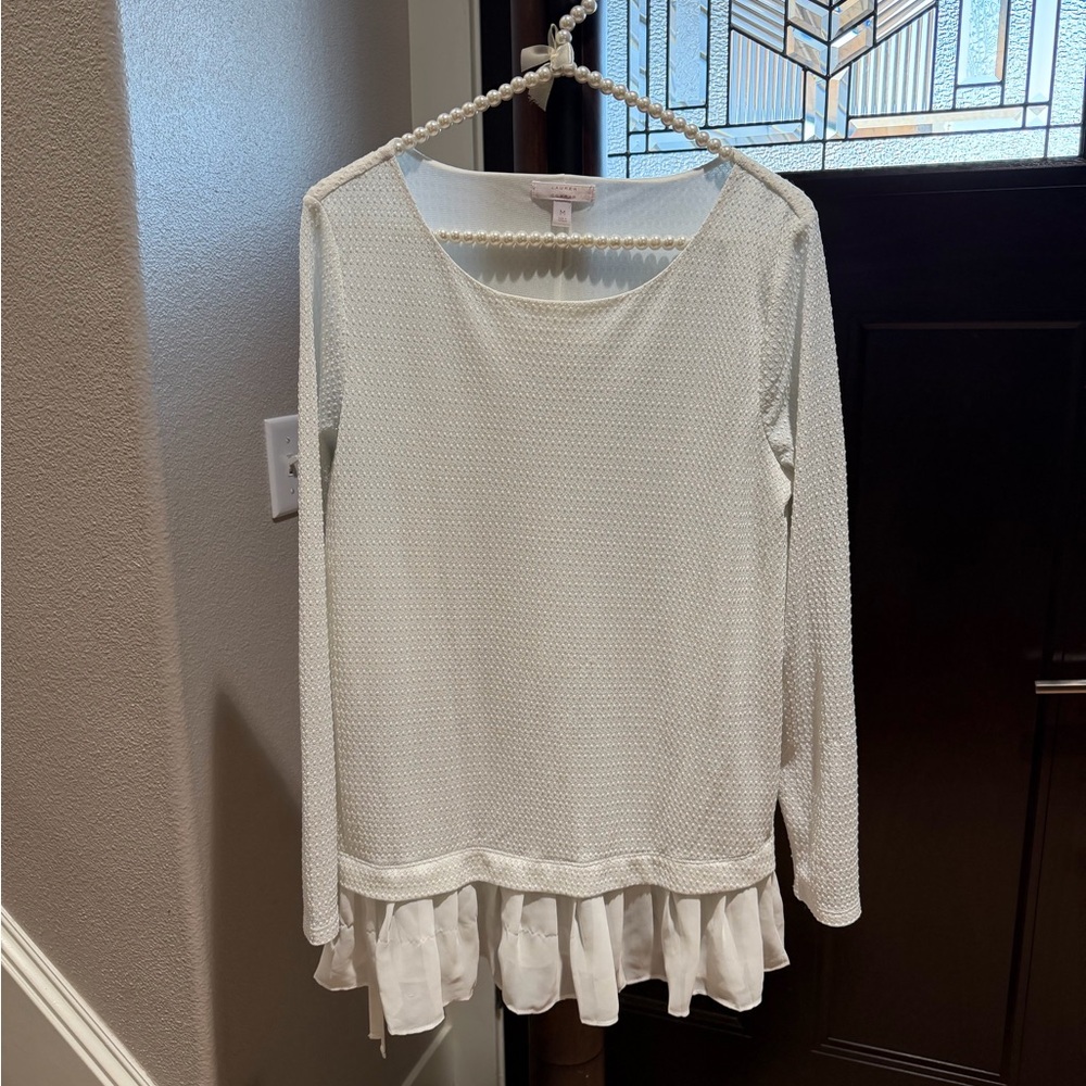 LC Lauren Conrad White Textured Blouse with Ruffle Hem